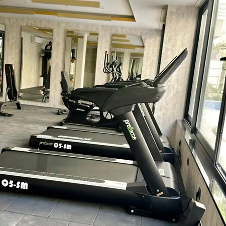 Stunning Luxury With Pool And Security Apartman