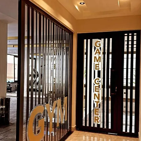 Stunning Luxury With Pool And Security Apartment *
