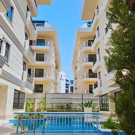Stunning Luxury With Pool And Security Apartment